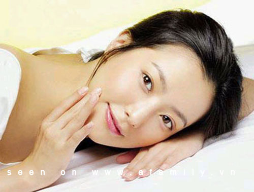 Chữa mụn và làm đẹp da bằng mặt  nạ bột nghệ + sữa chua và mật  ong